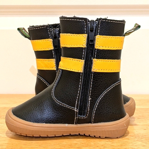 Outrageously Cute OutBak's 6/7 Children's Faux Leather Zip Boots - Picture 6 of 10